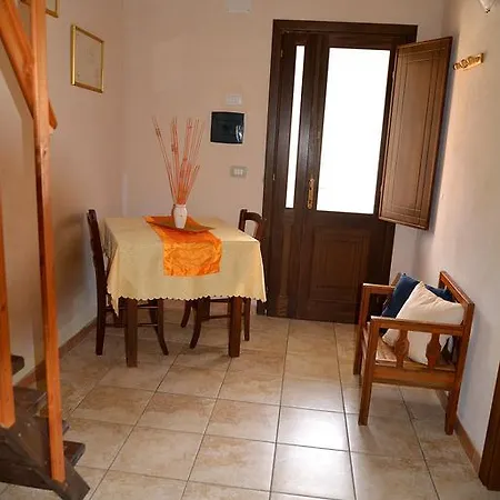 Valle Del Cedrino מלון 2*