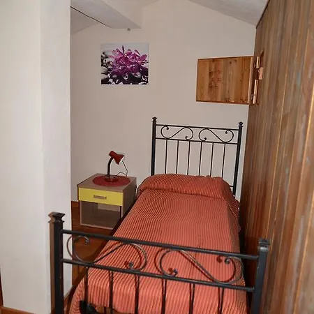 Valle Del Cedrino מלון 2*